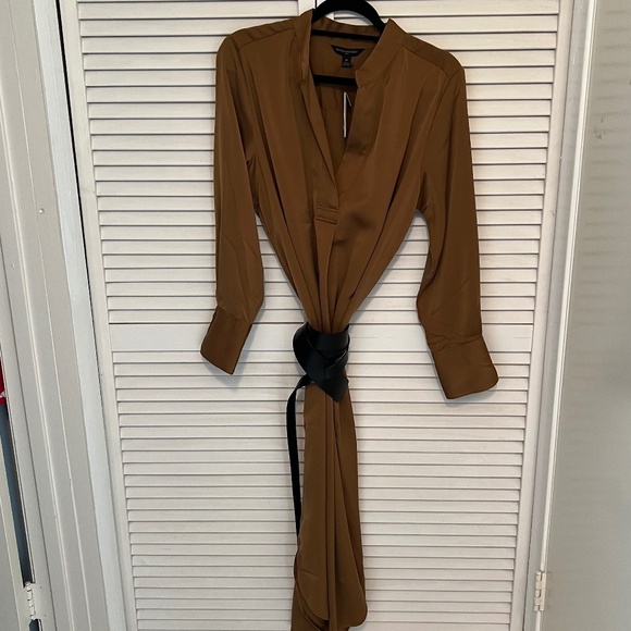 NWT. Banana Republic Satin Long Sleeve Midi Dress. Size M - Picture 1 of 5